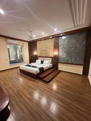 مكتب ومساحة عمل للكمبيوتر المحمول وواي فاي مجانًا