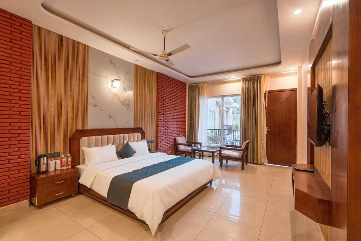 Desk, laptop workspace, free WiFi, wheelchair access