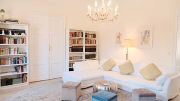 Fernseher, DVD-Player, Stereoanlage