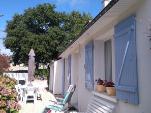 Outdoor dining - Spacious house 8 people, peaceful, Gulf of Morbihan, pets allowed (Sarzeau)