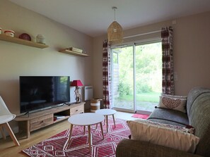 TV - Accessible PMR apartment with garden and covered parking, close to slopes (Mont-Dore)