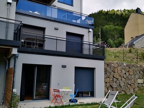 Outdoor dining - 2-room apartment with garden and parking, near Spa and ski resort (Mont-Dore)