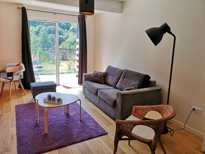 TV - 2-room apartment with garden and parking, near Spa and ski resort (Mont-Dore)