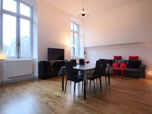 Dining - Bright city-center loft, near thermal baths, for 4 guests (La Bourboule)