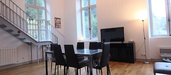 Loft luminoso en centro de la ciudad, cerca de termas, para 4 personas