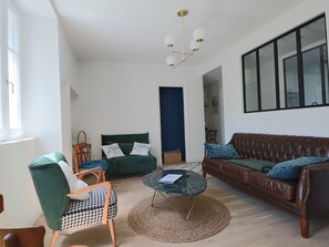 TV - Renovated Apartment in La Bourboule, 6 pers., 3 bedrooms (La Bourboule)