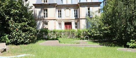 المنشأة من الخارج