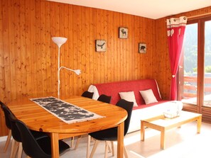Dining - Cozy 2-bedroom apartment in Mont-Dore, pets allowed (Mont-Dore)