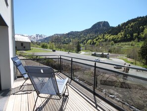 Property grounds - Mountain Chalet with Terrace and Parking (Mont-Dore)