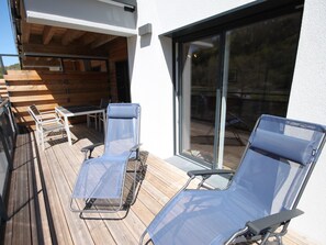 Outdoor dining - Mountain Chalet with Terrace and Parking (Mont-Dore)