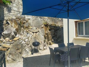 Outdoor dining - L'R du Roc: 4* Duplex Apartment with Terrace and Garage (La Bourboule)