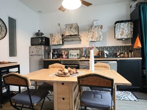 Fridge, microwave, oven, stovetop - 3* Apartment for 6 people, quiet, near spa (La Bourboule)