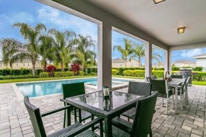 Outdoor pool - Stylish Family Home Sleeps 22 Enc101 (Kissimmee)