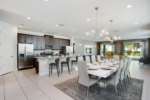 Room - Stylish Family Home Sleeps 22 Enc101 (Kissimmee)