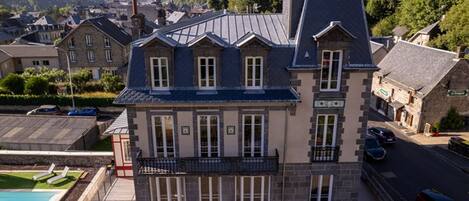 المنشأة من الخارج