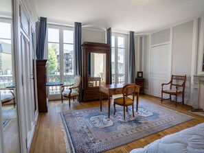 9 chambres, accès au Wi-Fi (inclus)