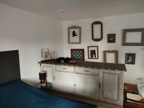 1 habitación, tabla de planchar con plancha y acceso a internet 