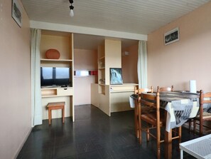 Dining - Charming Duplex for 4 Pers. with Private Parking in Murat-le-Quaire (Murat-le-Quaire)