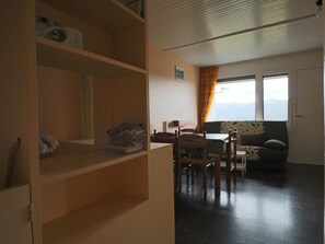TV - Charming Duplex for 4 Pers. with Private Parking in Murat-le-Quaire (Murat-le-Quaire)