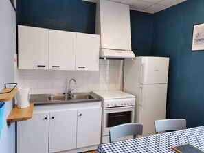 Fridge, microwave, oven, stovetop - Apartment 4 ppl, 1st floor, Wi-Fi, La Bourboule (La Bourboule)
