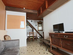 TV - 2* Apartment with private garden, 4 people, in La Bourboule (La Bourboule)