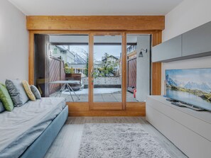 TV - Central apartment with terrace, parking, 4 pers. (Chamonix-Mont-Blanc)