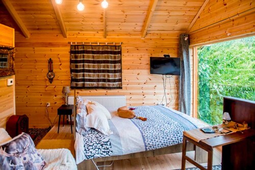 Kedra Village Getaway - Scenic Mountain Views