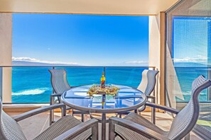 Outdoor dining - Mahana 1118 1BD Peaceful Oceanfront Maui Escape w/ AC, Lanai & Island-to-Island Views (Lahaina)
