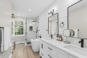 Hårtørrer, håndklæder, Sæbe, Toiletpapir