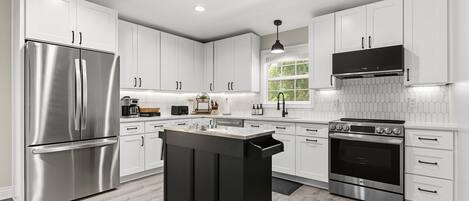 Réfrigérateur, micro-ondes, four, plaque de cuisson