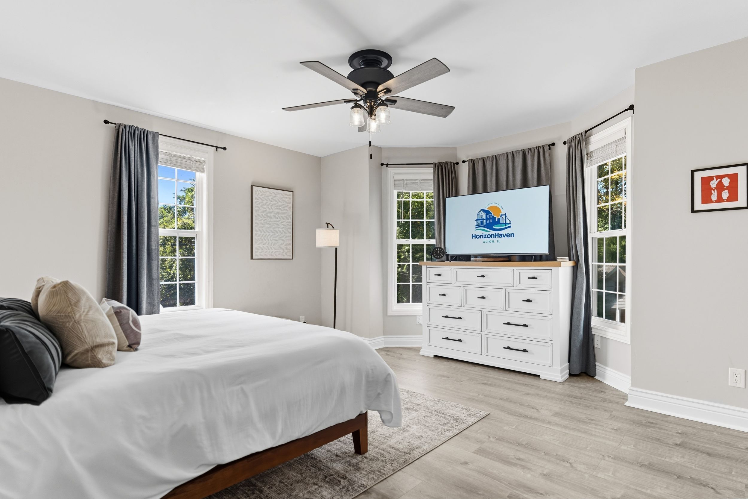 4 bedrooms, desk, iron/ironing board, travel crib