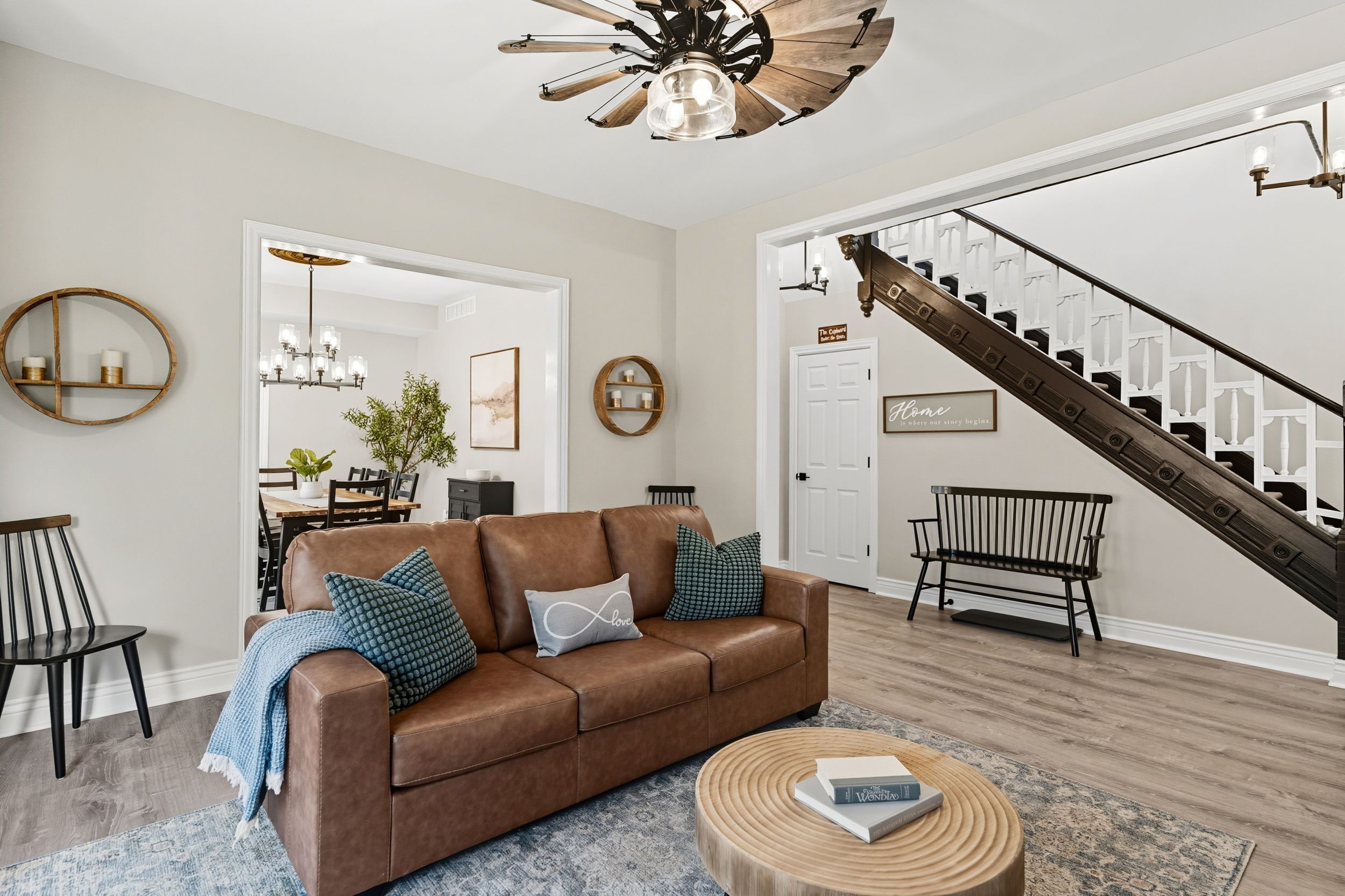 スマートテレビ、暖炉、書庫