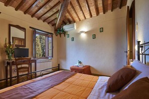 1 bedroom, WiFi, bed sheets - Agriturismo Bonello Flat 1 Bedroom Apartment with Pool, Garden and Wi-Fi (Pienza)