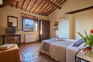 1 bedroom, WiFi, bed sheets - Agriturismo Bonello Flat 1 Bedroom Apartment with Pool, Garden and Wi-Fi (Pienza)
