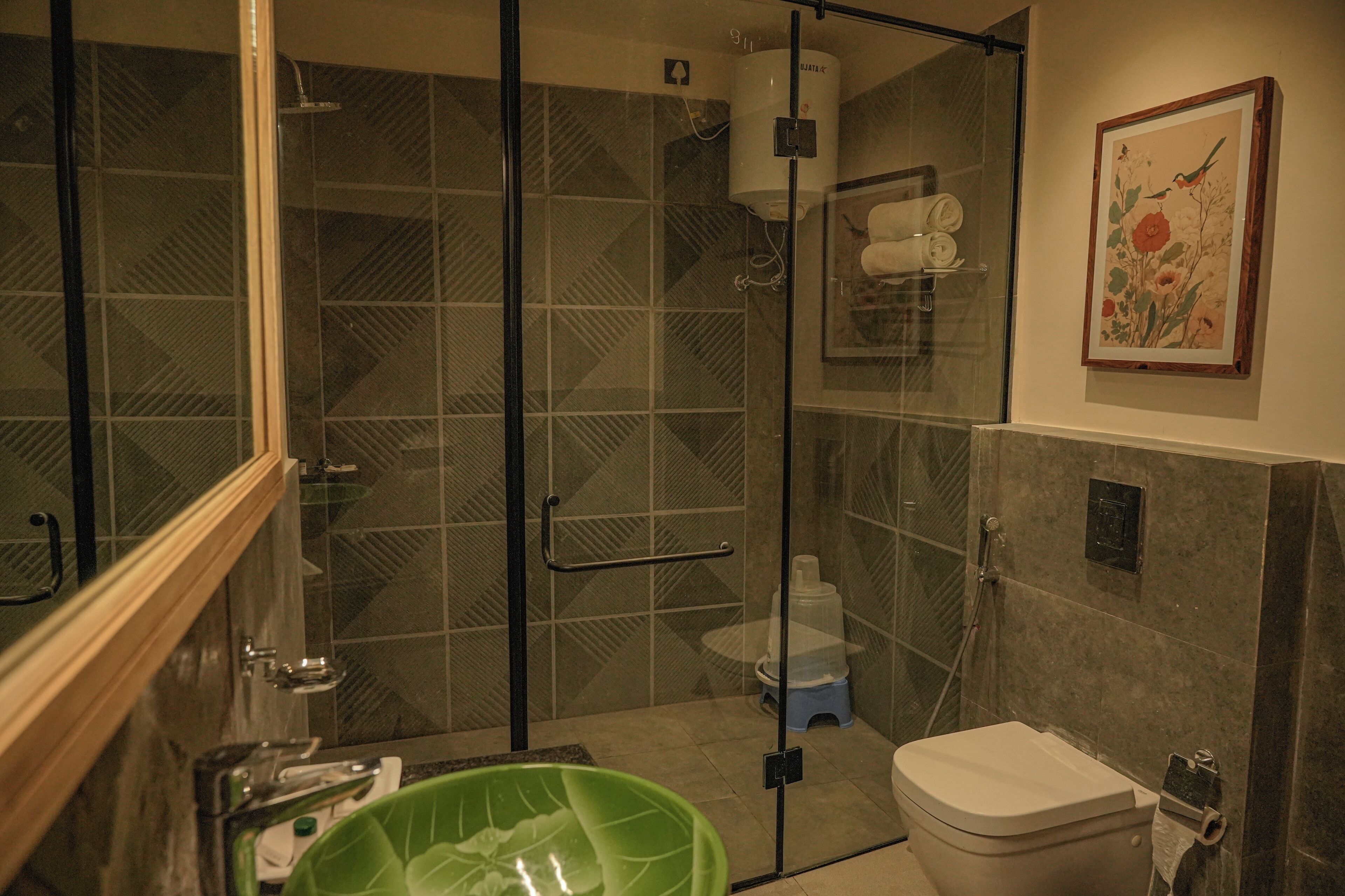 Produtos de toalete grátis, toalhas de banho, sabonete, shampoo