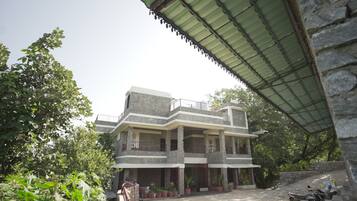 Bagian depan properti