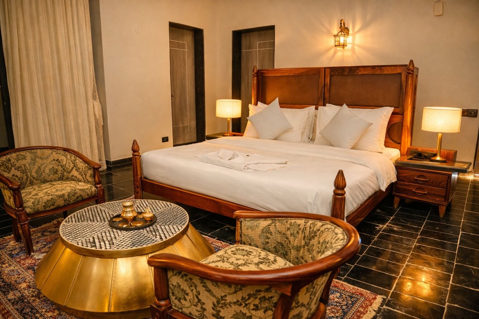 ラグジュアリー ルーム | デスク、アイロン / アイロン台、WiFi (無料)、ベッドシーツ