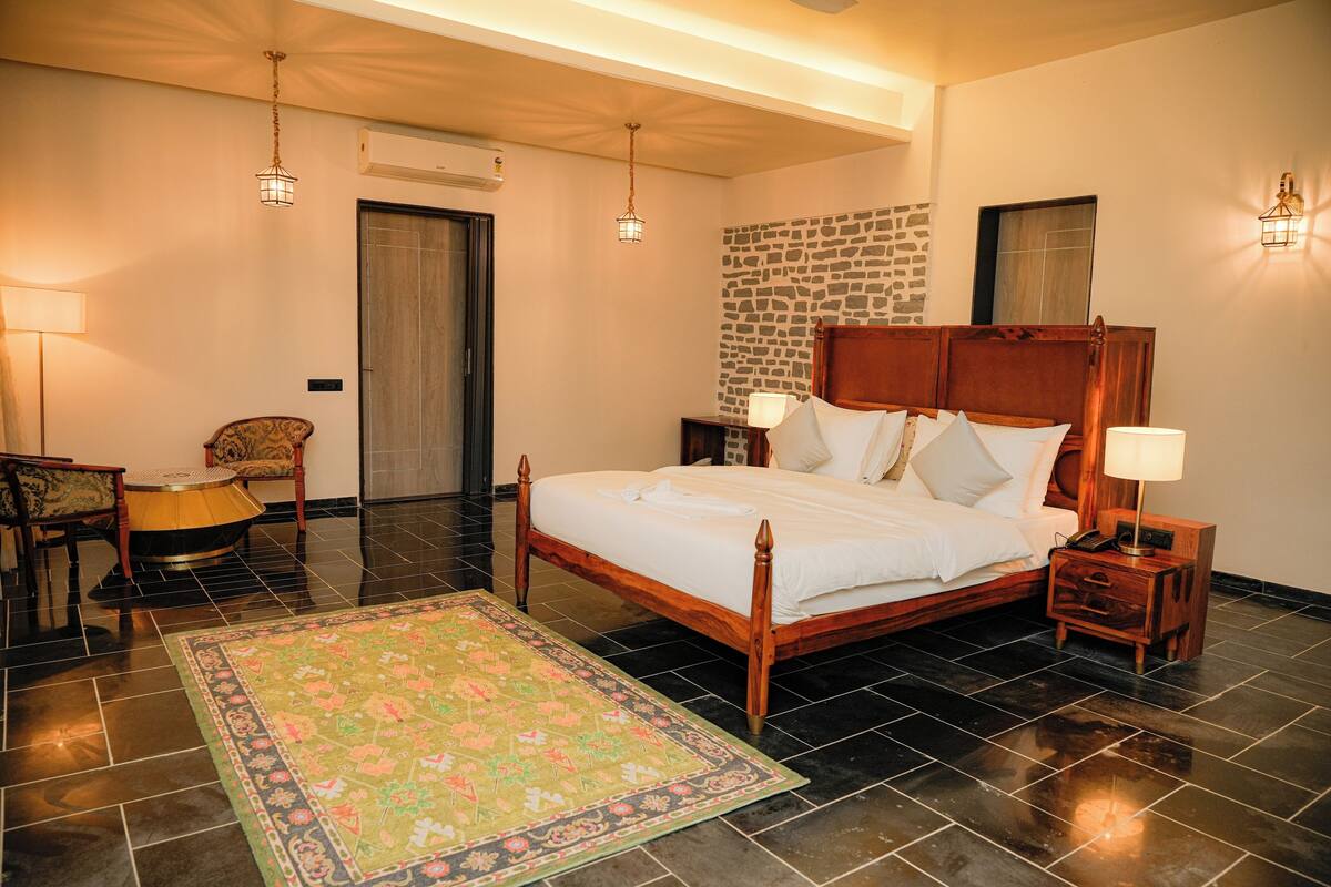 Desk, iron/ironing board, free WiFi, bed sheets