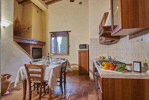 Dining - Agriturismo Bonello Flat 2 Bedrooms with Pool, Private Terrace and Wi-Fi (Pienza)