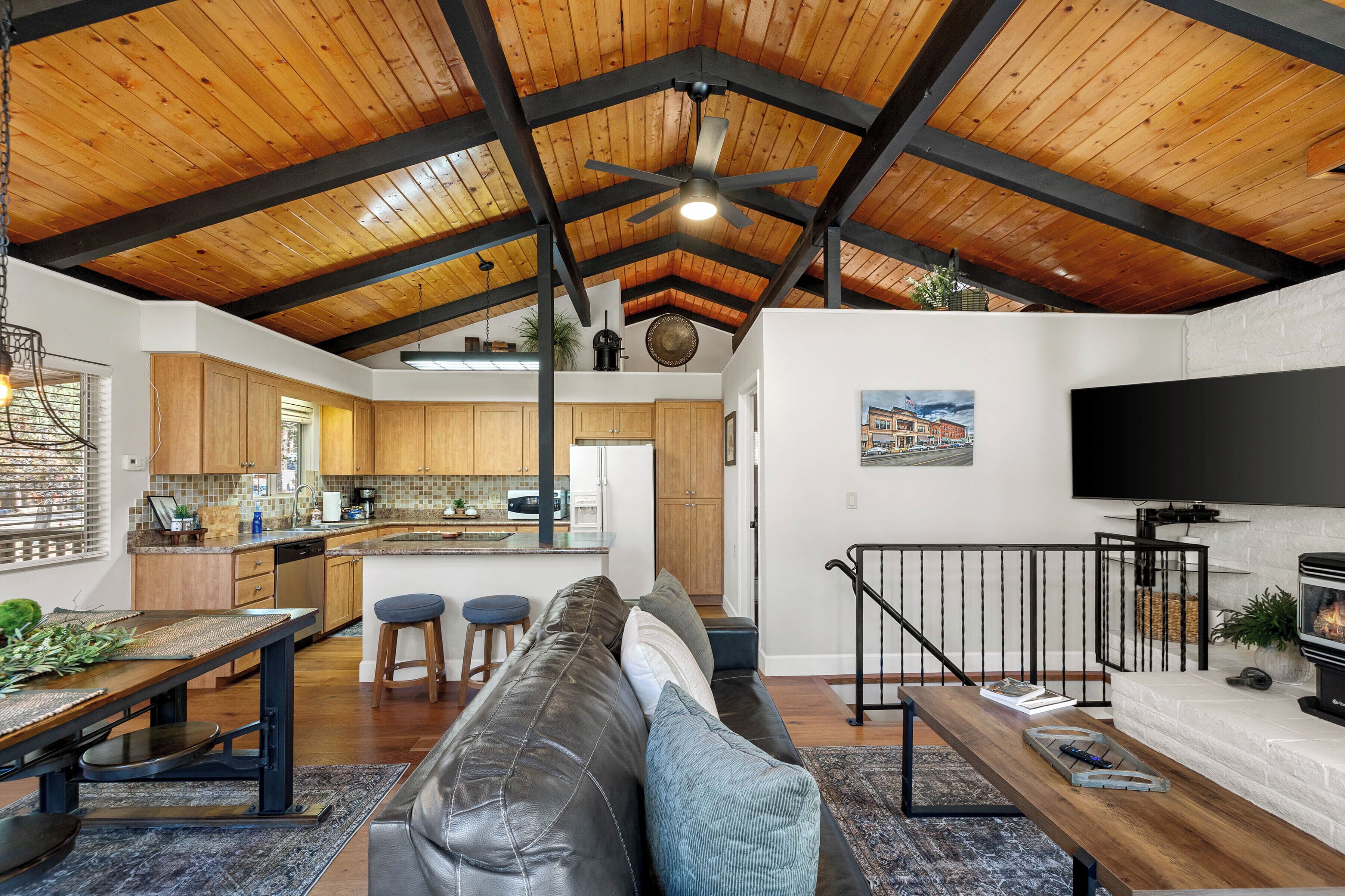 Smart TV, fireplace