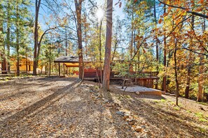 Property grounds - Ponderosa HideAway  | 4-Br Cabin Groom Creek, Prescott | Mtn View • Trails • Brbq (Prescott)