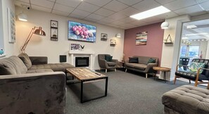 Lobby sitting area - Student Only Myrtle Court (Liverpool)