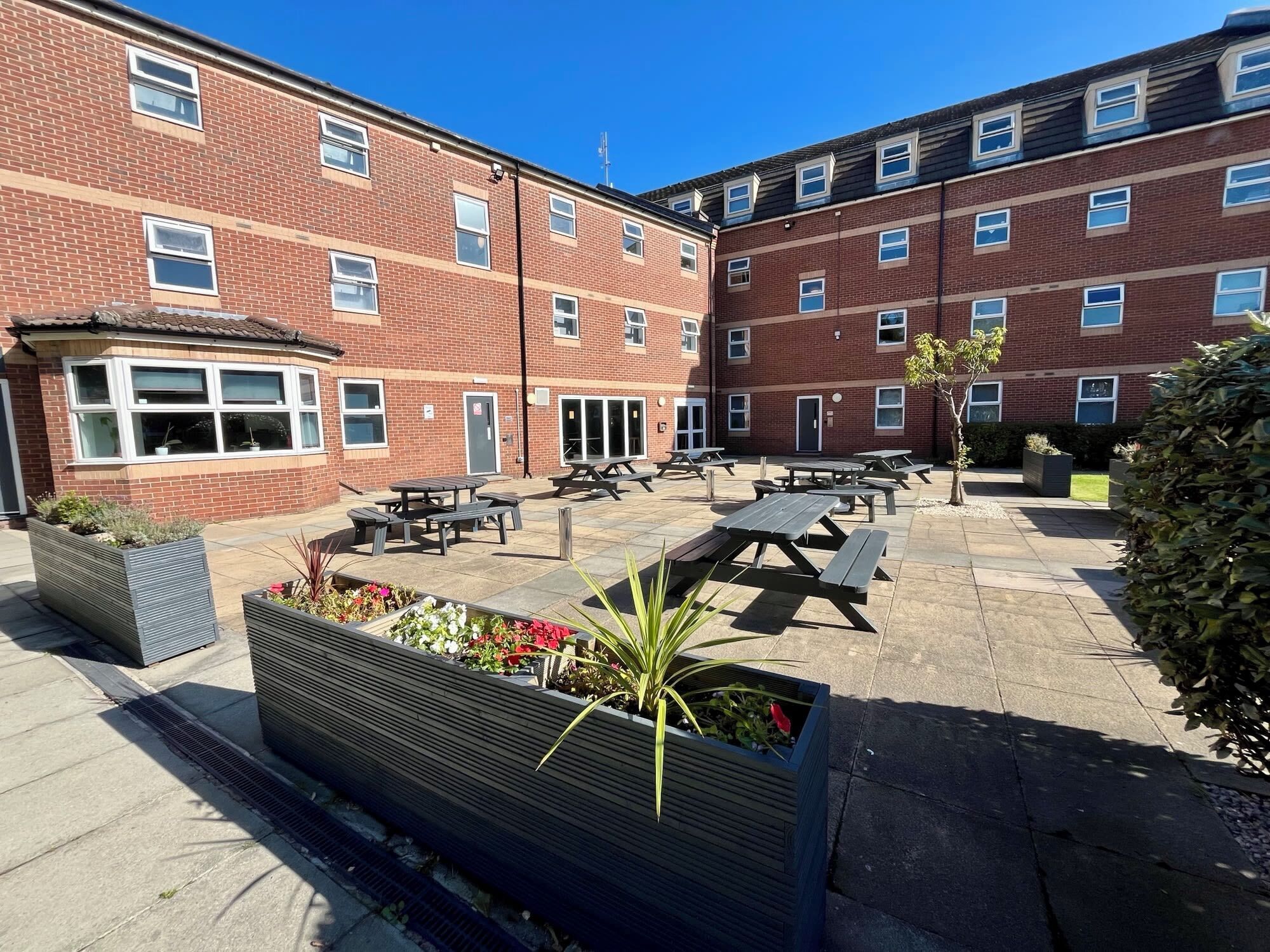 Vista frontal de la propiedad