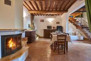 Dining - Agriturismo Bonello Flat 2 Levels with Shared Pool, Garden, and Wi-Fi (Pienza)