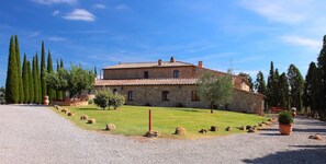 Exterior - Agriturismo Bonello Flat 2 Levels with Shared Pool, Garden, and Wi-Fi (Pienza)