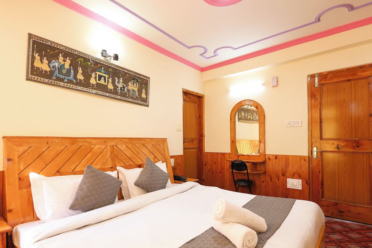 Egyptian cotton sheets, premium bedding, down duvets