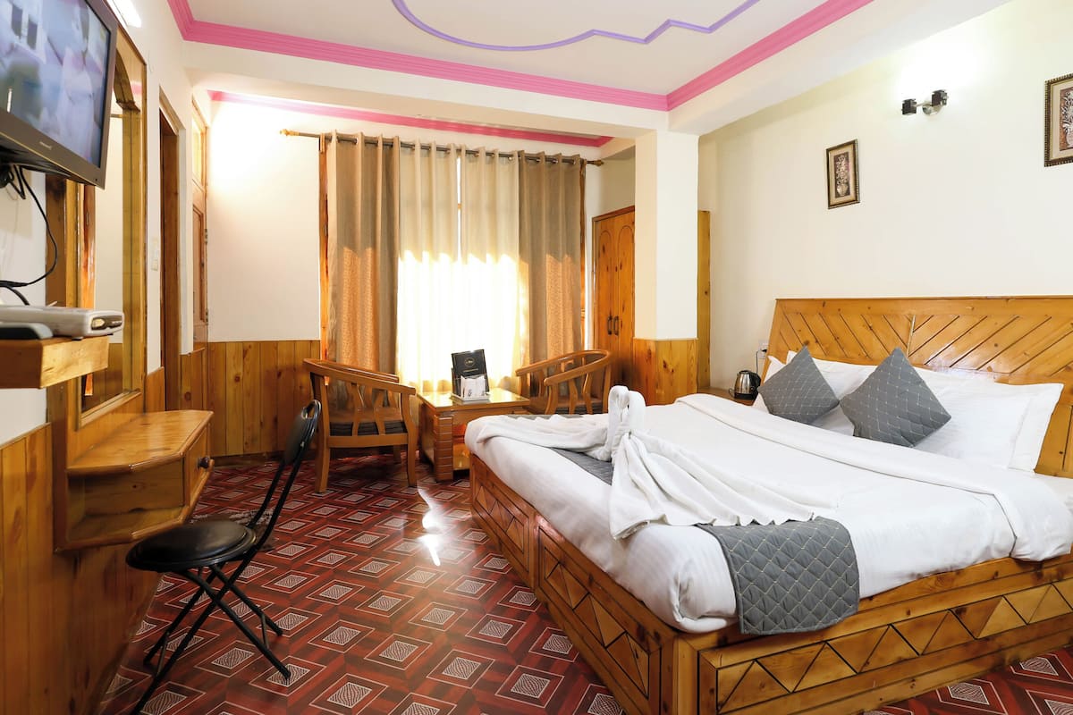Luxury Double Room, 2 Bedrooms, Non Smoking, Mountain View | Egyptian cotton sheets, premium bedding, down duvets