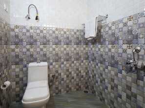 Bañera y ducha independientes, bañera profunda