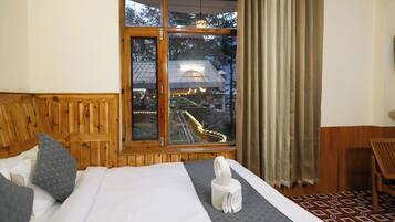 Luxury Double Room, 1 Double Bed, Terrace, Mountainside | Egyptian cotton sheets, premium bedding, down duvets