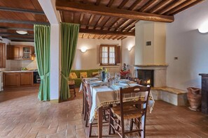Dining - Agriturismo Bonello Flat 3 Bedrooms with Pool, Private Terrace and Wi-Fi (Pienza)